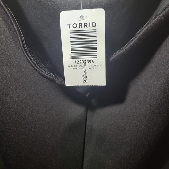 NWT TORRID OFF SHOULDER V-BAR PEPLUM TOP - Picture 4 of 5